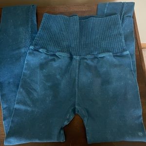 NWOT FREE PEOPLE Movement GOOD KARMA LEGGINGS